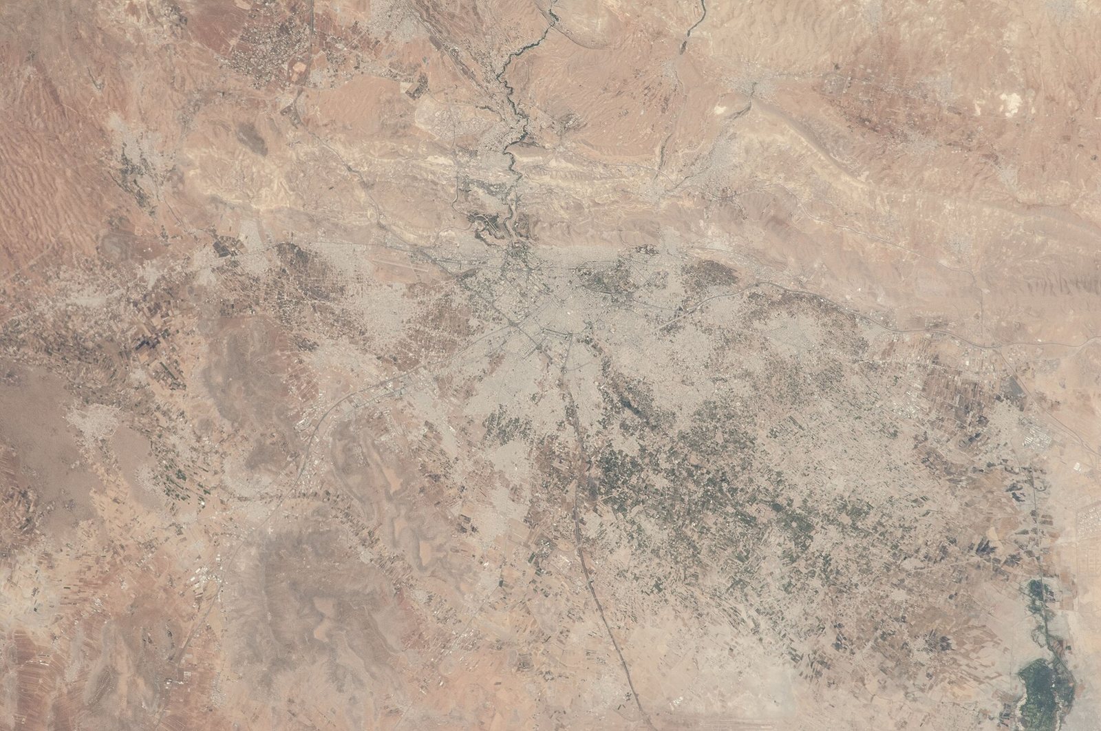 نهر بردى (وسط دمشق)
