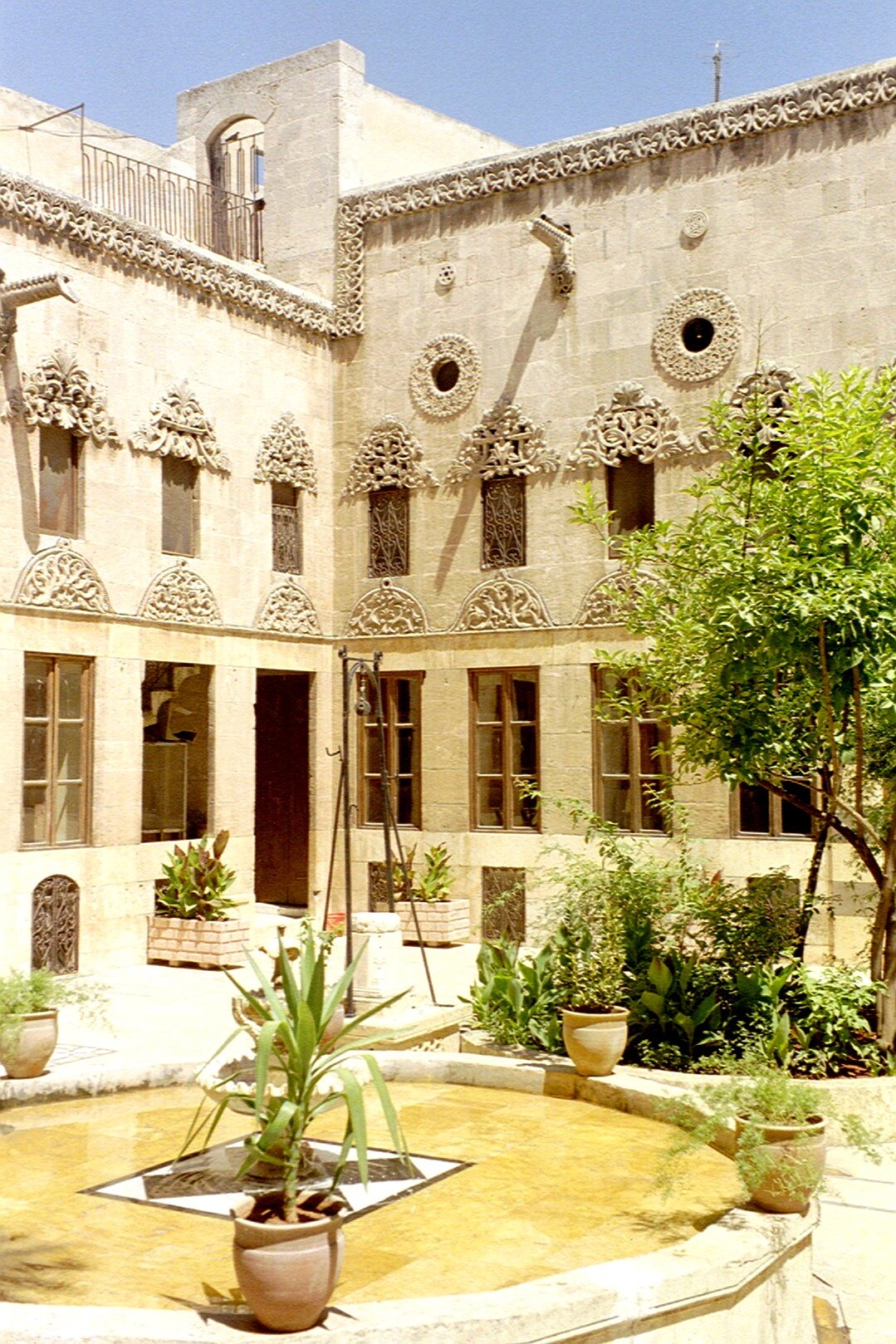 Beit Ajiqbash (Museum of Popular Traditions)
